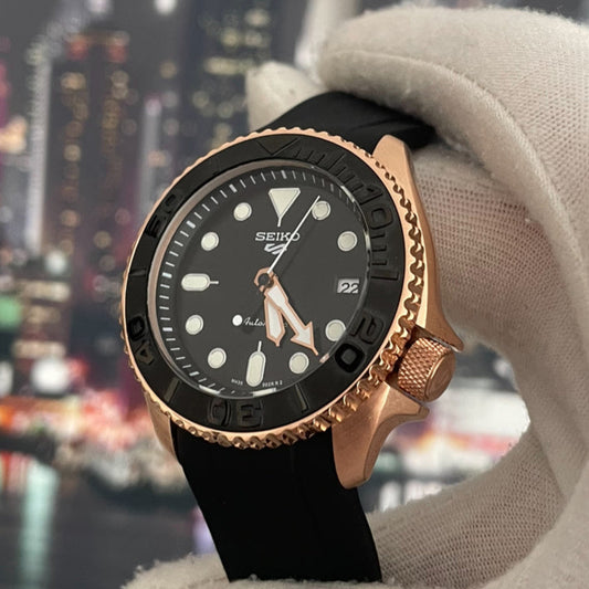 Seiko SKX Rose & Black