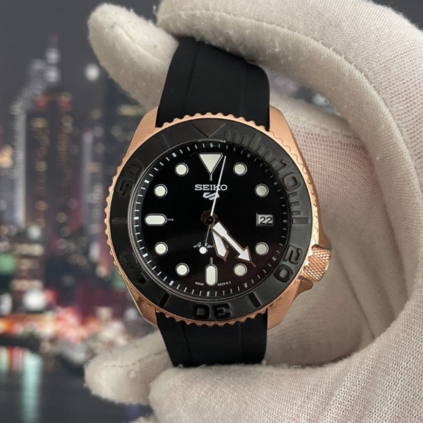 Seiko SKX Rose & Black