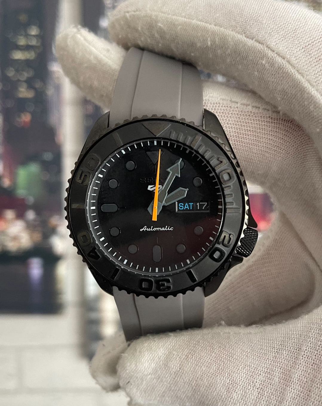 Seiko SKX Black Orange Hand